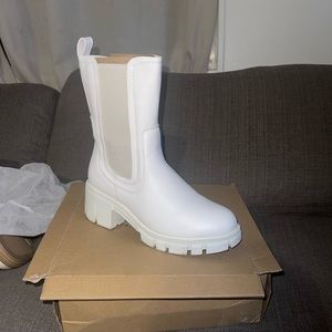 TINSTREE Women's Lug Sole Platform Boots, Leather Chelsea Booties. Size 7